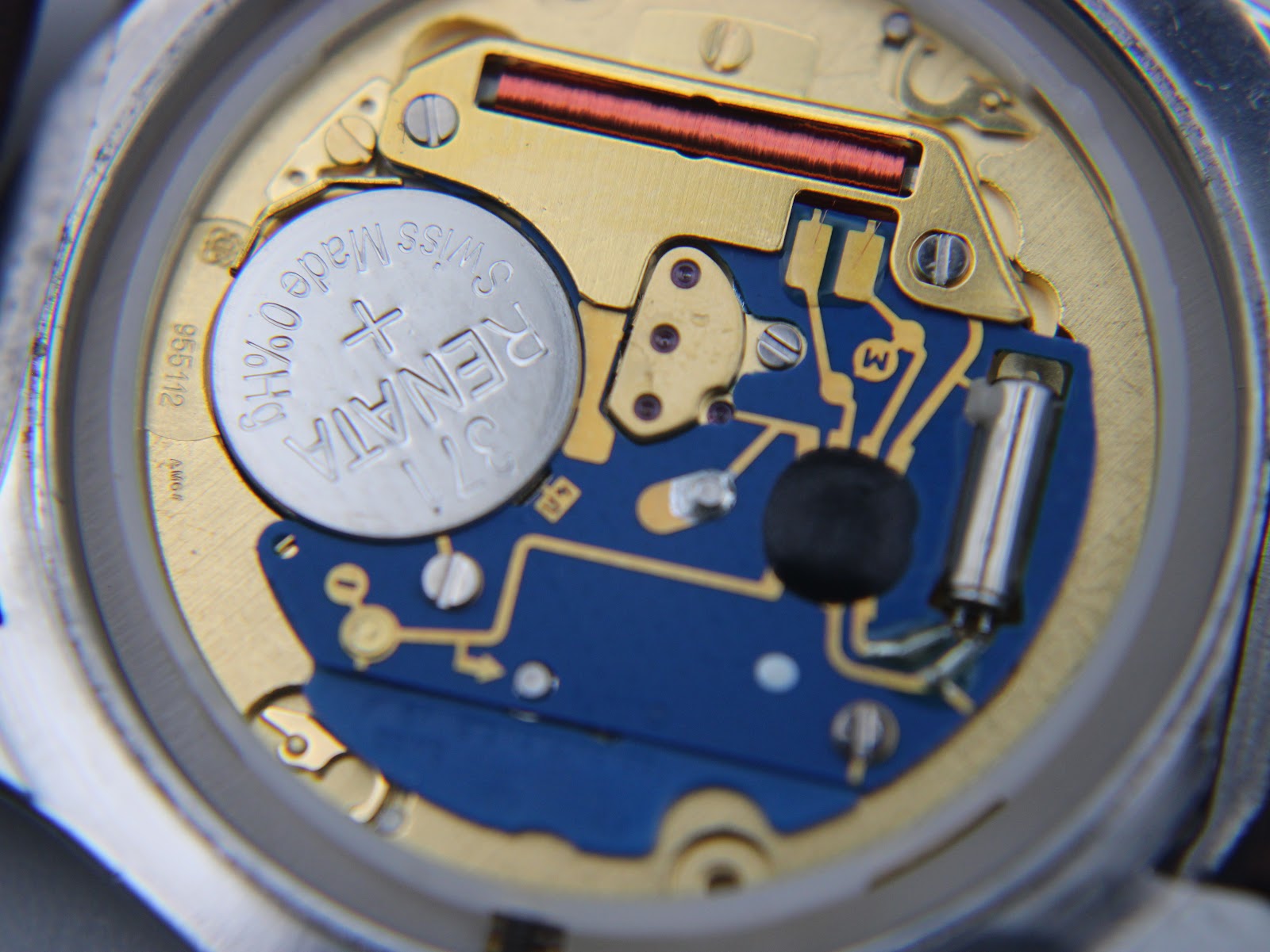 Macro shot of the Tissot quartz movement, showing the Renata 371 battery and calibre 955.112.