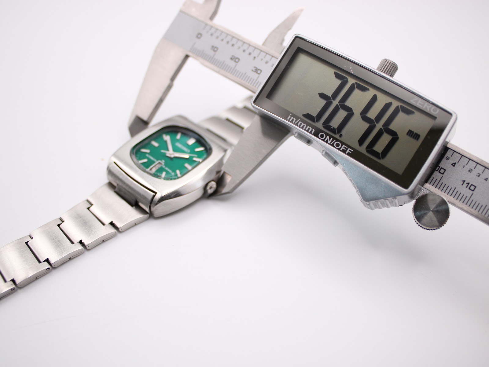 Digital caliper measuring the width of the Seiko 7006-5070 case, showing a reading of 36.46 mm.
