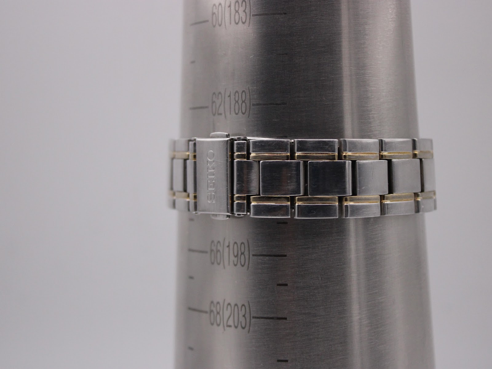 The watch bracelet on a wrist sizing gauge, showing the Seiko signed clasp and a wrist circumference measurement of approximately 193mm.