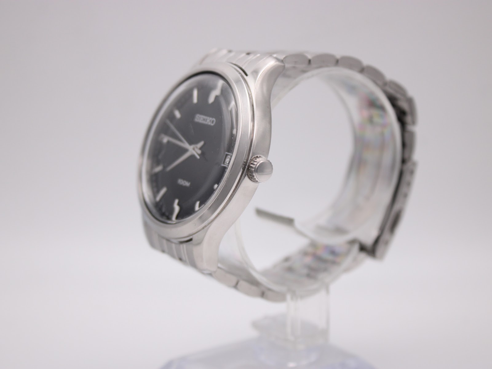 Right side profile of the Seiko quartz watch showing the stainless steel case and crown.