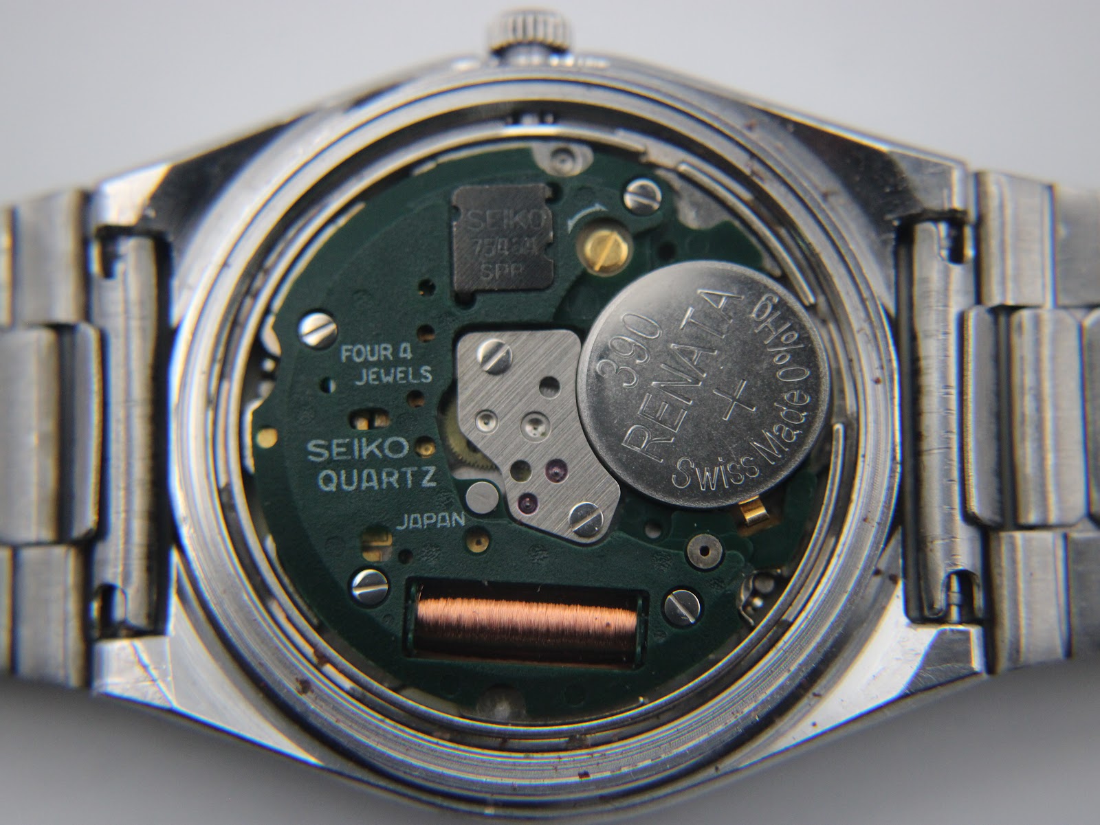 Detailed shot of the Seiko 7546 quartz movement with a new Renata battery fitted.