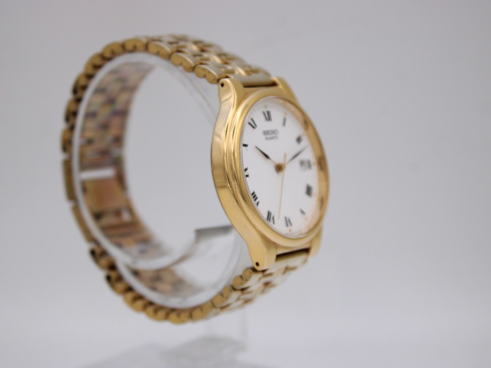 Another angled side view of the Seiko watch, highlighting the profile and bracelet links.