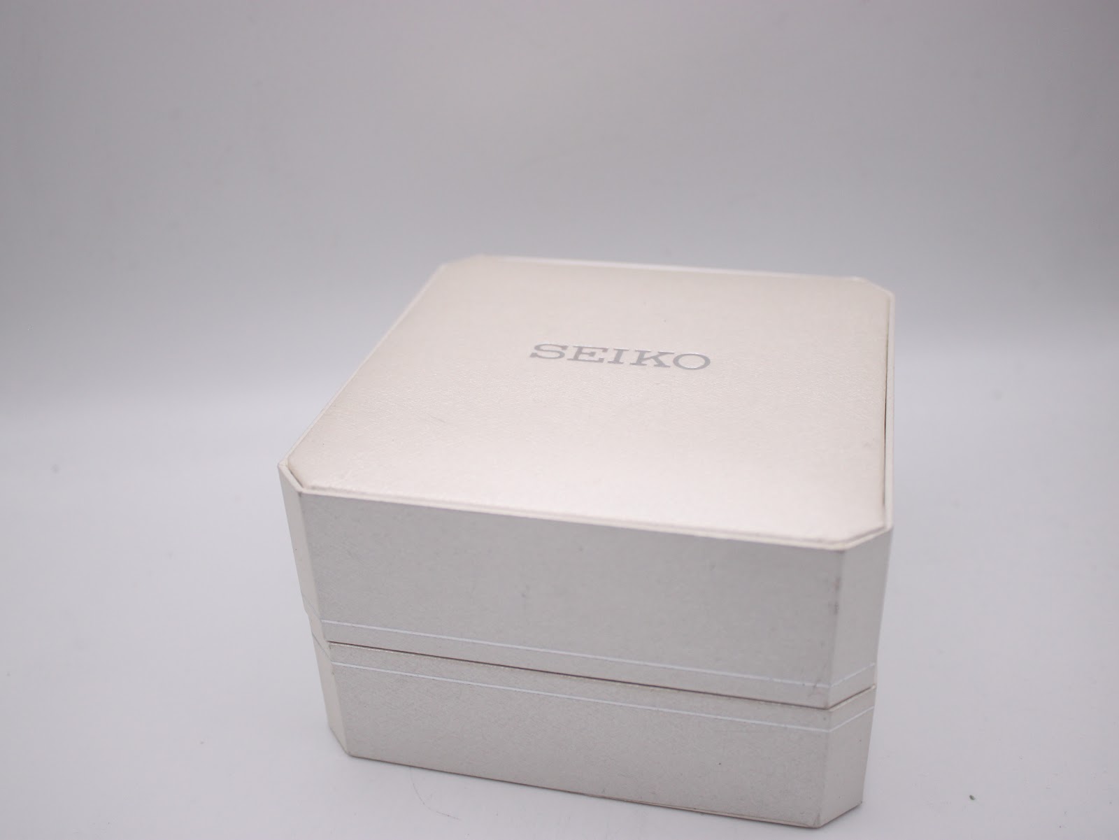 Front view of the original white Seiko presentation box.