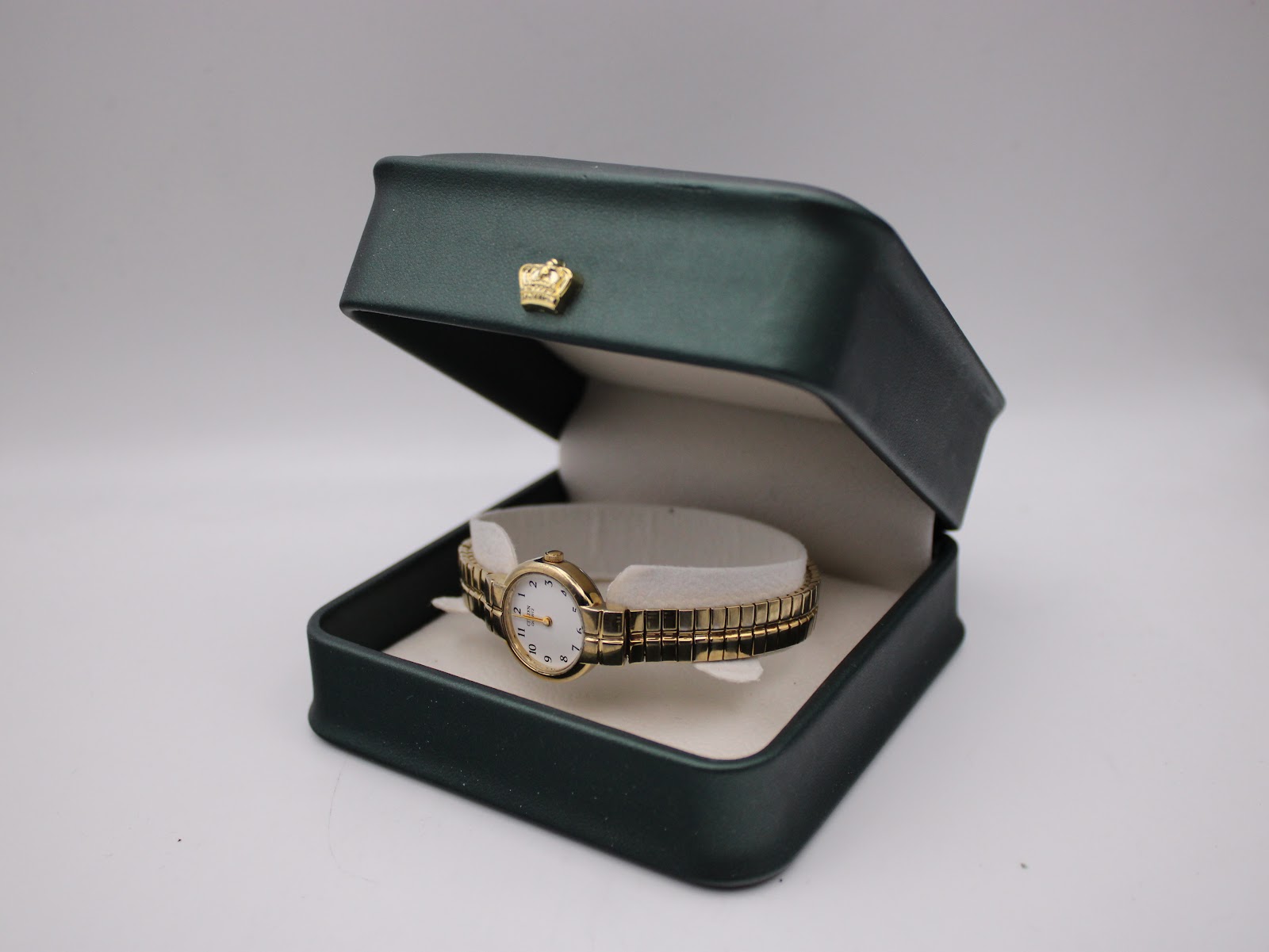 The pre-owned Citizen watch nestled inside its original dark green presentation box with a cream interior.