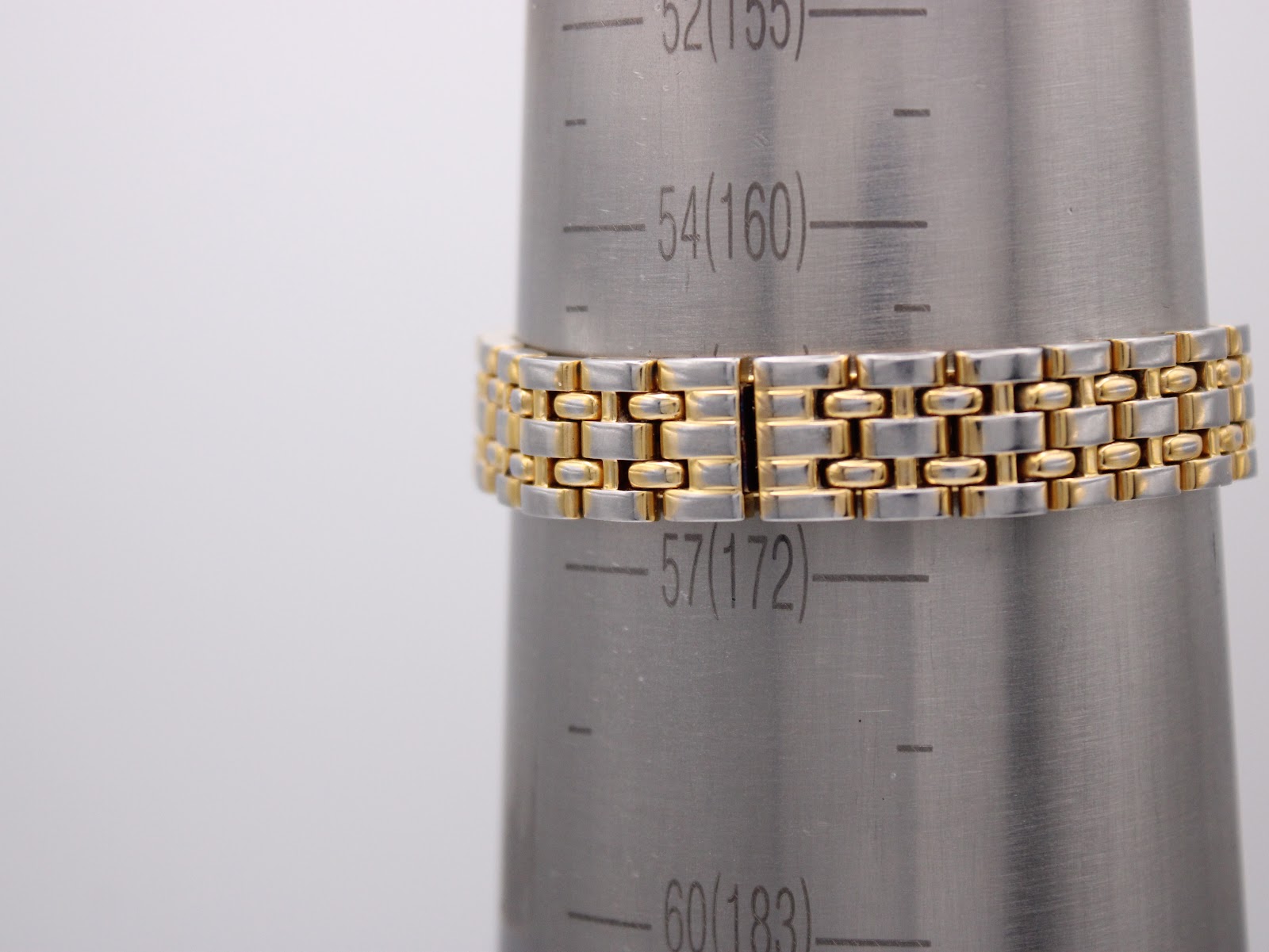 The watch's gold-plated link bracelet on a wrist sizing gauge, indicating a maximum wrist circumference of 172mm / 17.2cm.