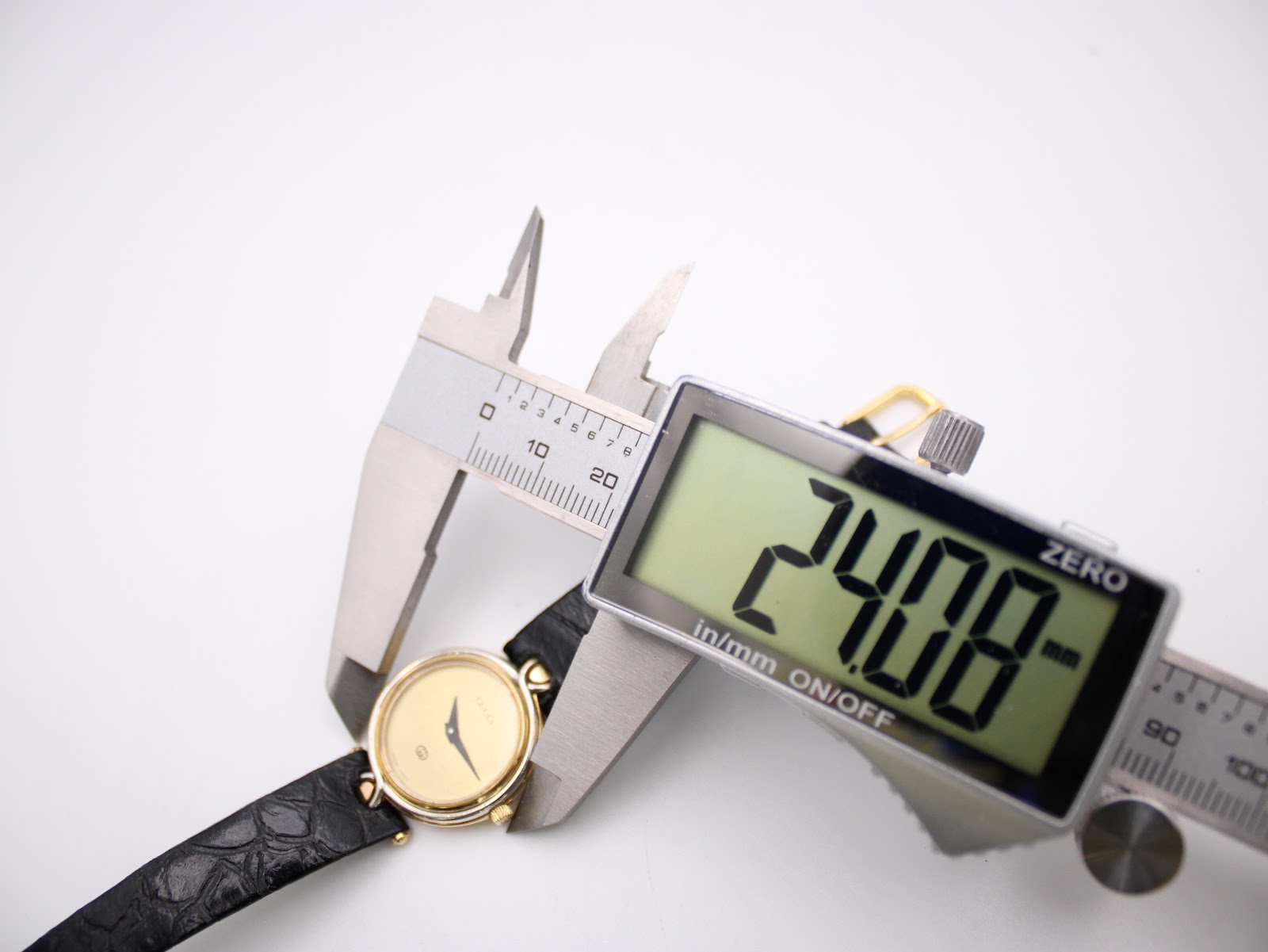 Digital caliper measuring the case diameter of the Gucci 4500 L watch, displaying 24.08mm.