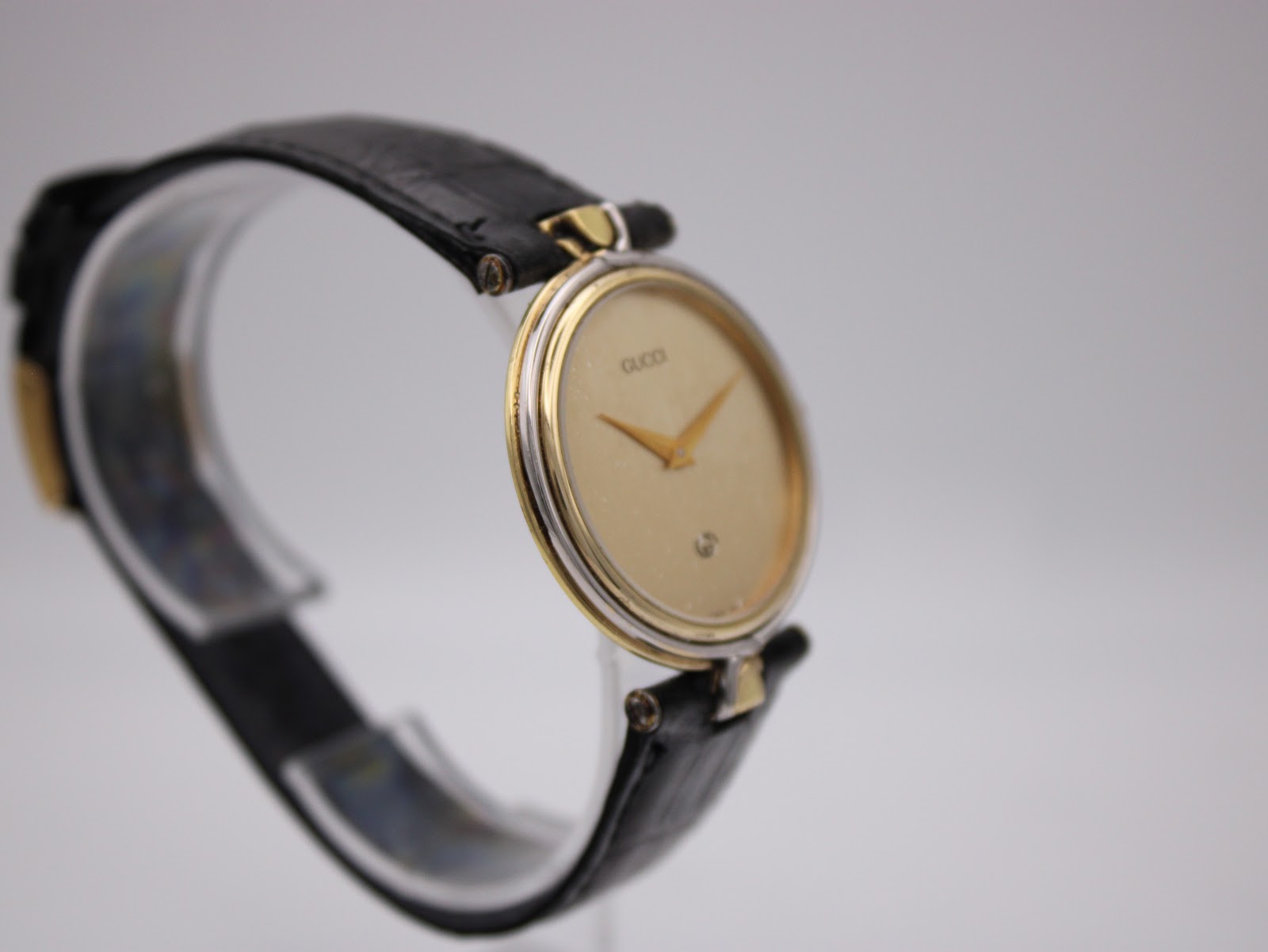 Another angled view of the Gucci 4500 M watch, highlighting the case design and the clean cream dial.