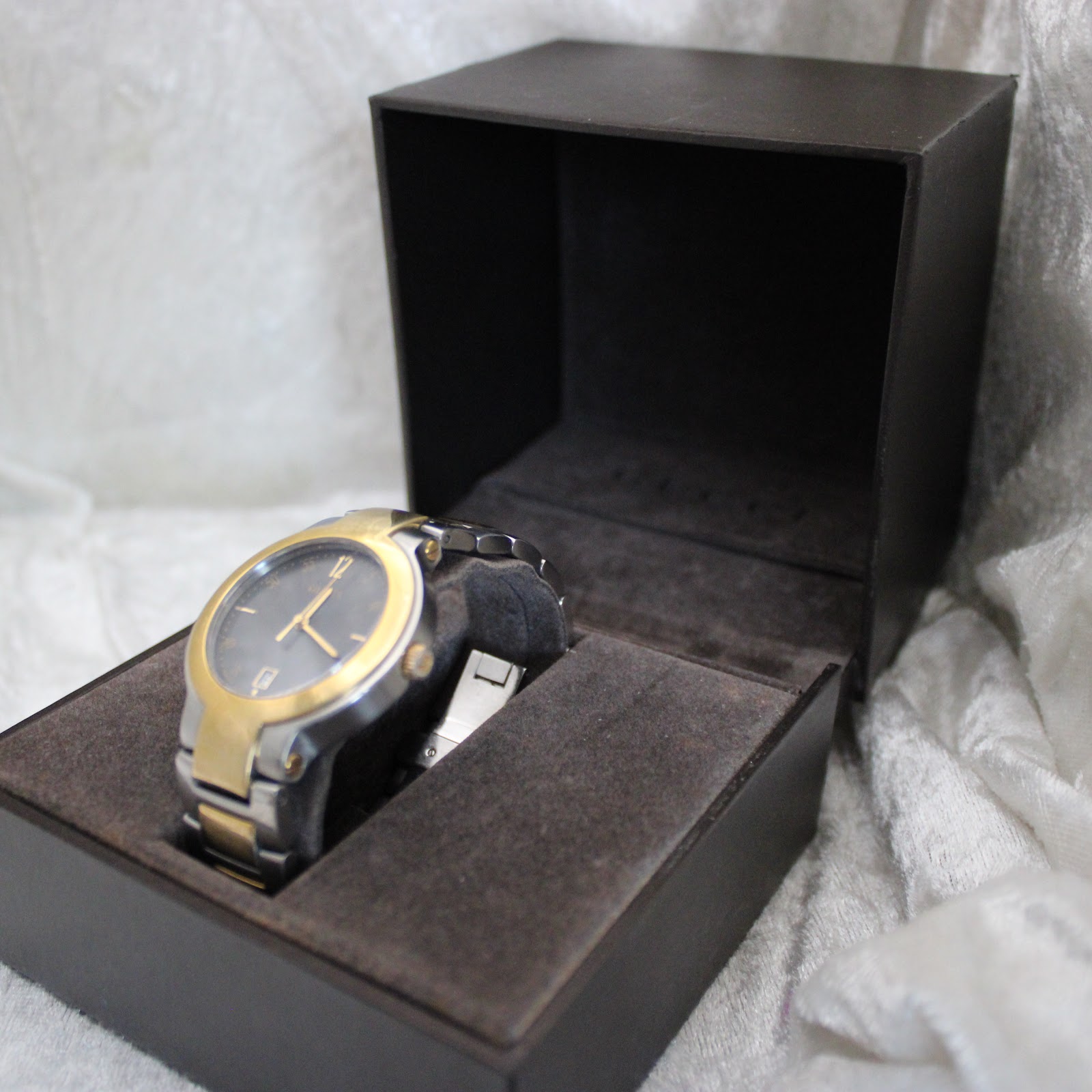 Overview of the Gucci watch resting securely in its open original presentation box.