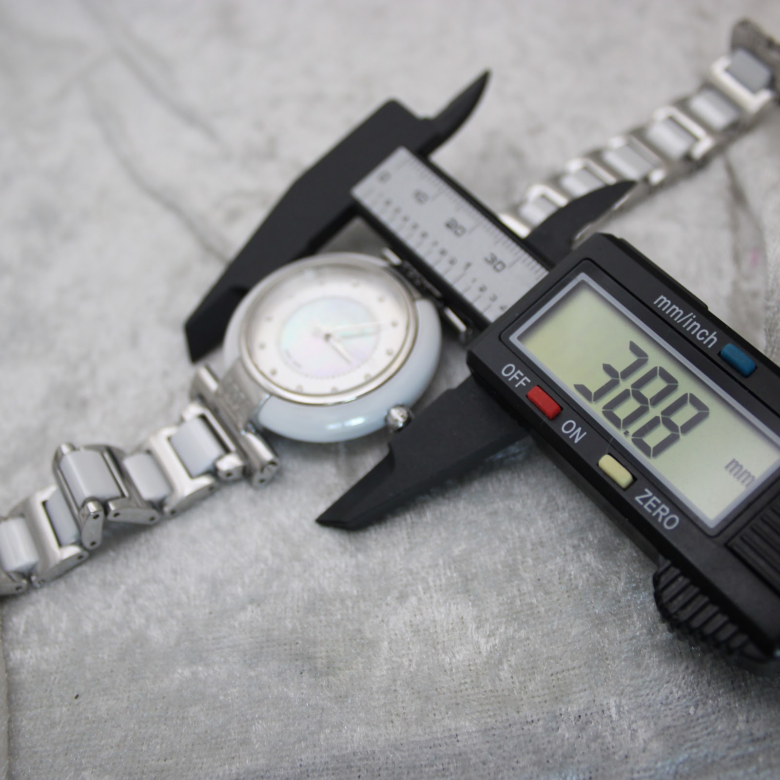 Digital caliper measuring the case diameter of the Escada Lauren watch, displaying a precise measurement of 38.8 mm.
