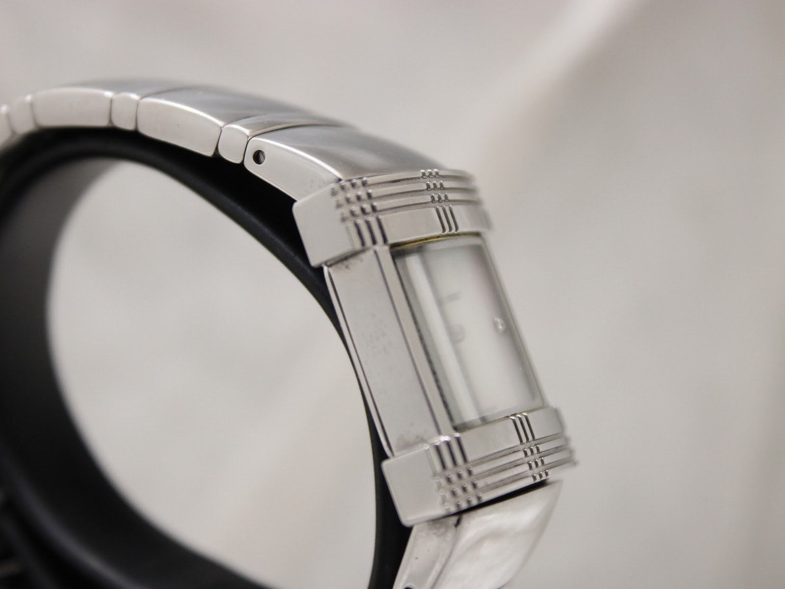 Opposite side view of the Burberry BU4500 watch, showing the smooth lines of the integrated bracelet.