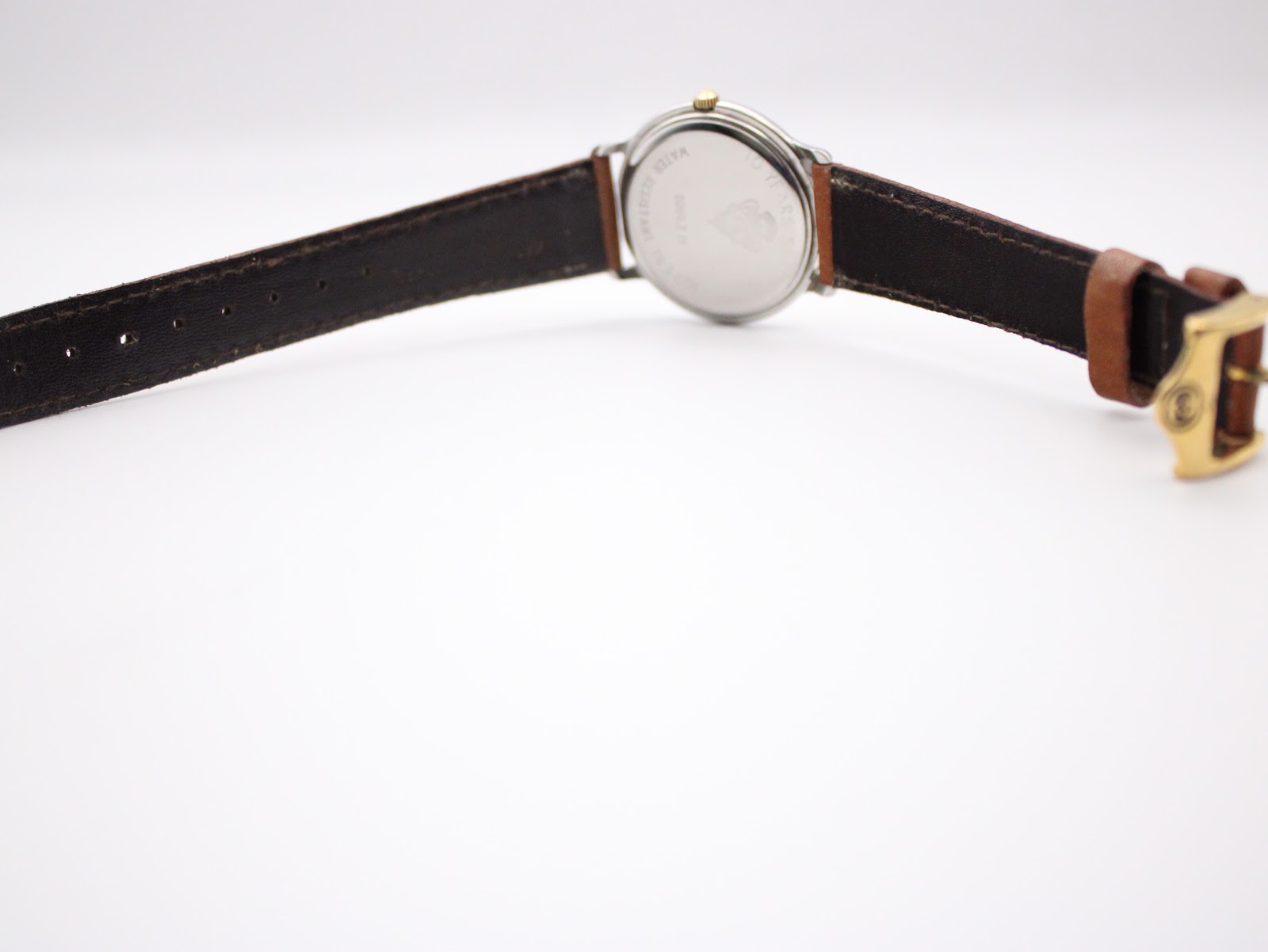 Rear full length view of the Gucci watch, focusing on the case back and strap.