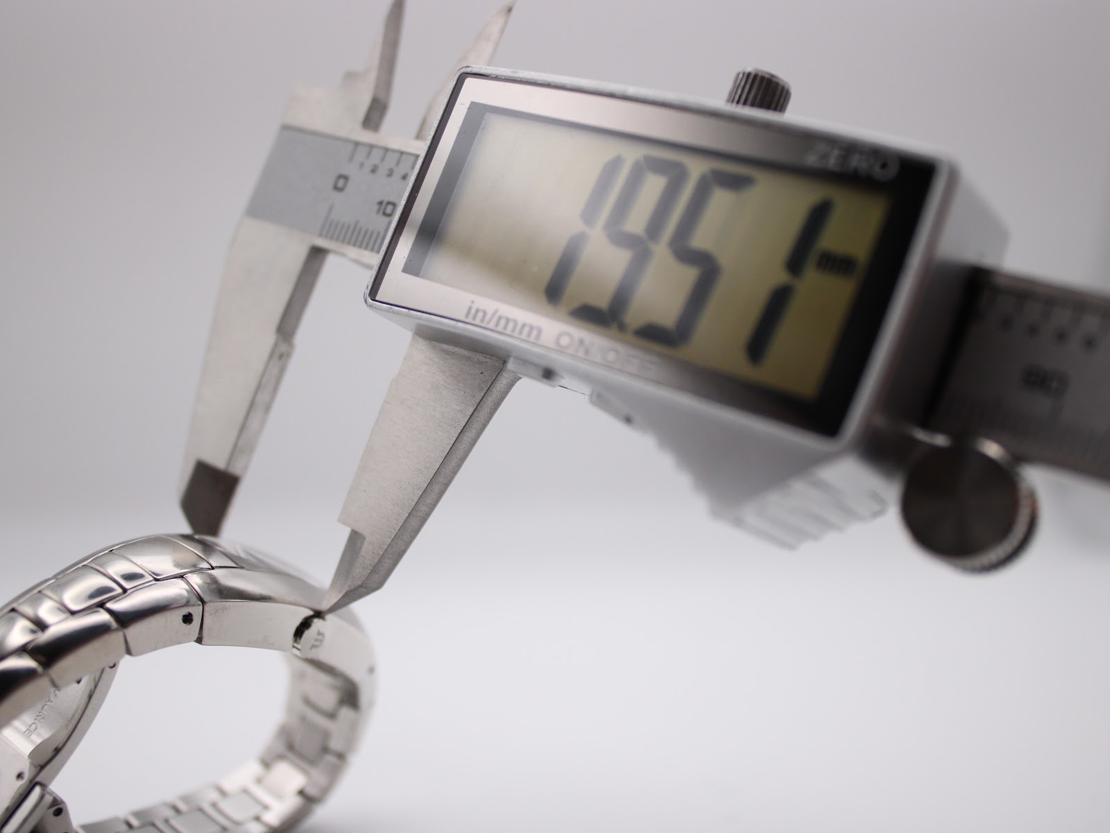 Digital caliper measuring the case width of the Maurice Lacroix watch, displaying 19.51mm.