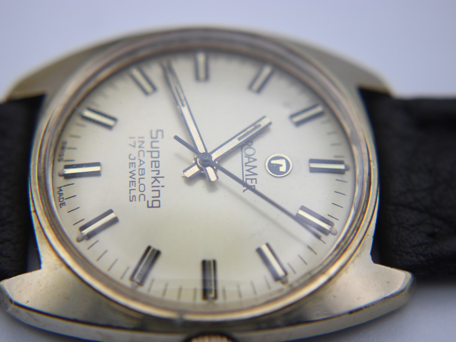 Close-up of the Roamer Superking champagne dial with applied gold-tone baton hour markers, central seconds hand, and 'Incabloc 17 Jewels' text.