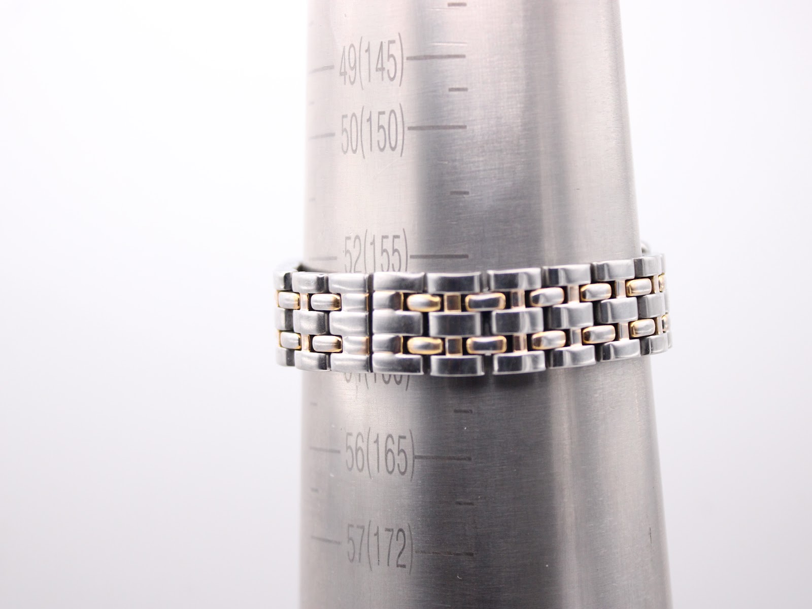 Watch bracelet displayed on a wrist sizing cone, indicating an approximate wrist size of 160mm.